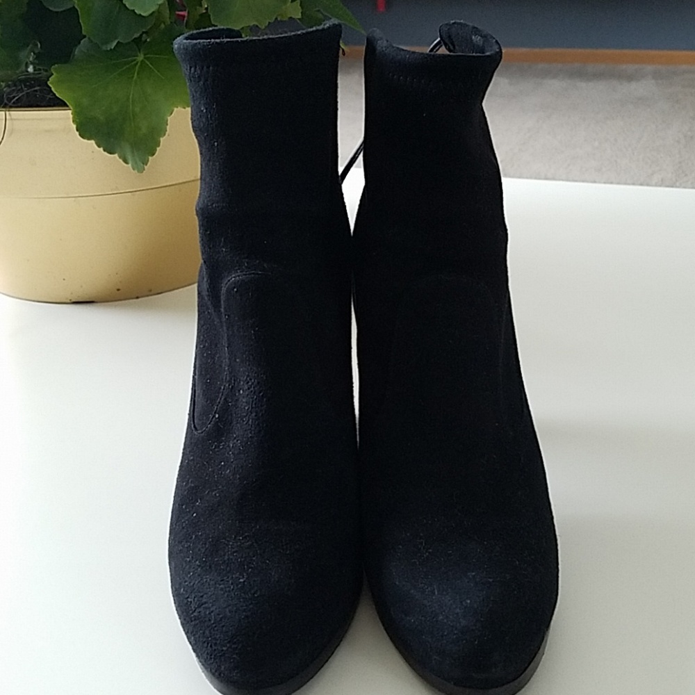 Stuart Weizman Perfection Booties